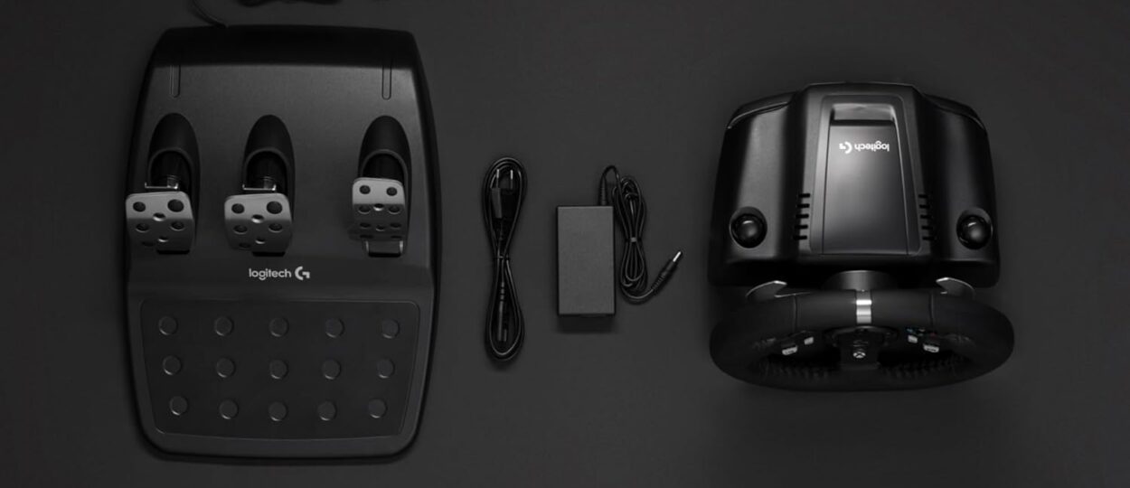 Logitech G920 Driving Force Racing Wheel with Real Force Feedback & Pedals – Xbox & PC Compatible