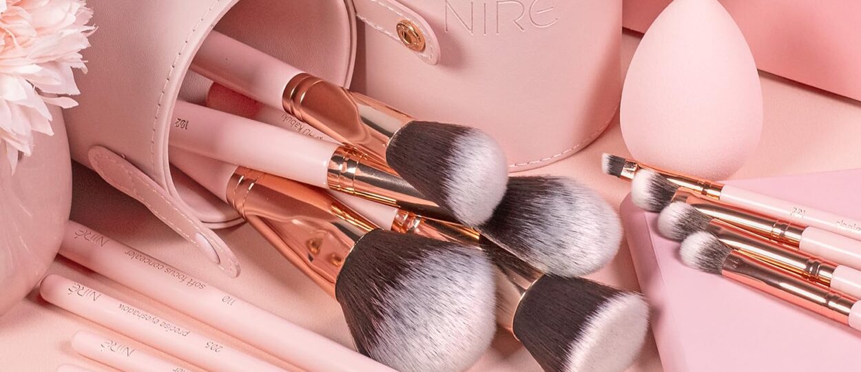 Nire-beauty-15piece-award-winning-pink-makeup-burshes-pink-makeup-brush-set.jpg